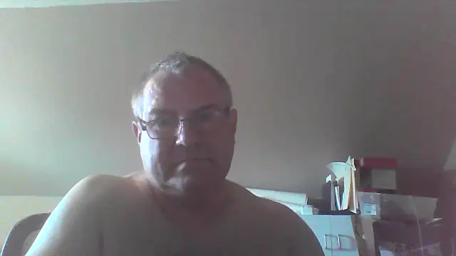 Snapshot of mkestr69 chatting on October 10, 5:18 pm mkestr69 online show from October 10, 5:18 pm