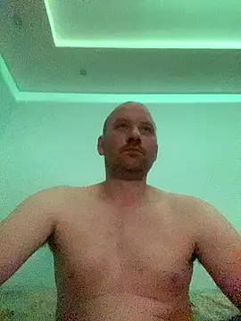 Krzysiekg123 online show from December 17, 7:42 pm