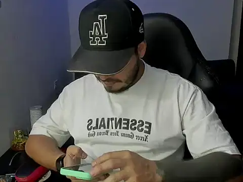 ragnar lothbrok777 online show from April 2, 3:37 am