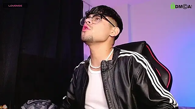 isaac-saenz online show from November 5, 10:34 pm