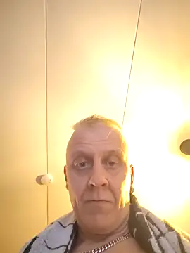 Snapshot of Teemu chatting on March 10, 3:41 pm Teemu online show from March 10, 3:41 pm