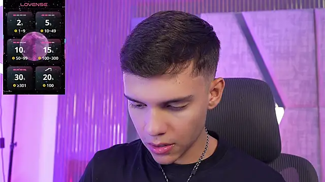 JacobRoberts1 online show from November 29, 9:39 pm