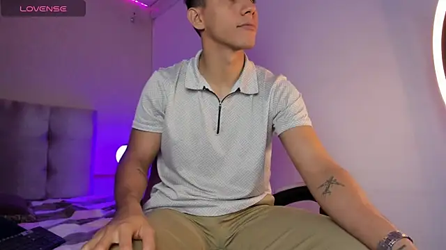 Snapshot of Allex_Cano chatting on February 21, 2:06 pm Allex Cano online show from February 21, 2:06 pm