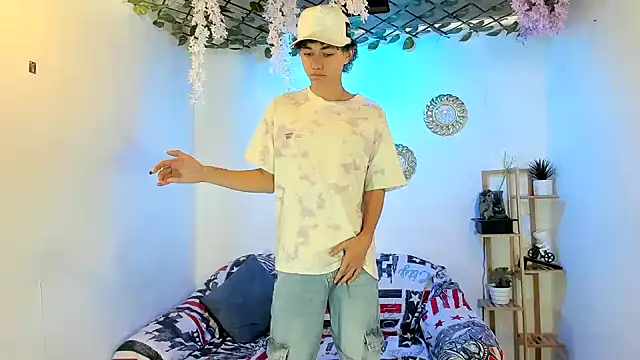 Maxxi hot23 online show from November 6, 7:39 pm