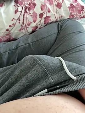 littletoy64 online show from March 3, 2:21 pm