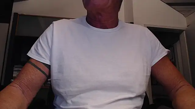 Snapshot of munichrubber chatting on December 29, 4:19 pm munichrubber online show from December 29, 4:19 pm