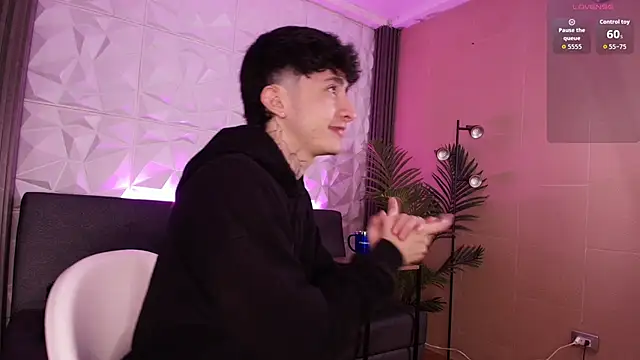 troy rouge online show from November 24, 7:15 pm