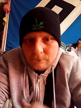 Snapshot of Atze202518 chatting on October 10, 1:16 pm Atze202518 online show from October 10, 1:16 pm