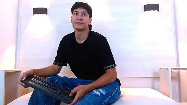 Jhojan twink online show from November 28, 1:24 pm