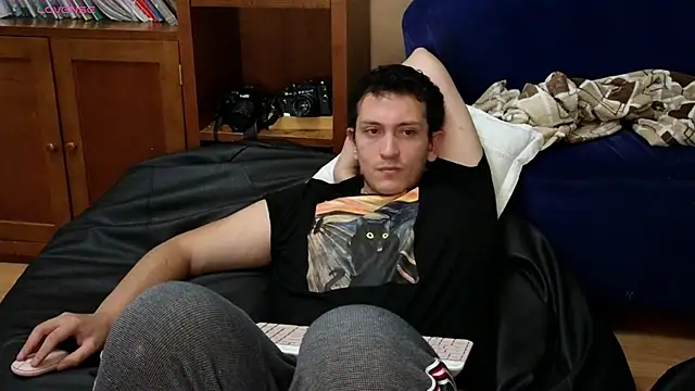 Snapshot of hardaftercum chatting on October 17, 3:32 am hardaftercum online show from October 17, 3:32 am
