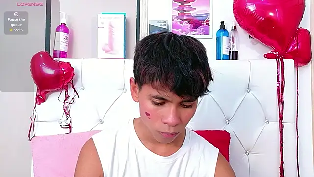 Ethan Westt online show from February 11, 8:25 pm