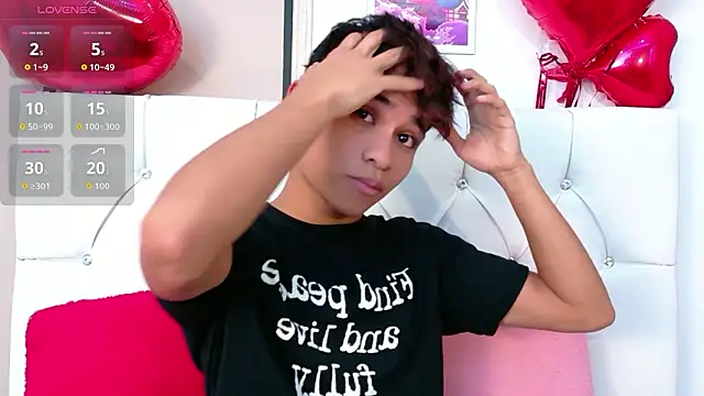 Ethan Westt online show from March 2, 9:11 pm