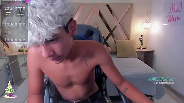 OliverTwinky online show from November 17, 2:20 pm