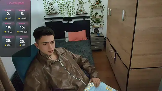 santii ss online show from April 21, 1:42 am