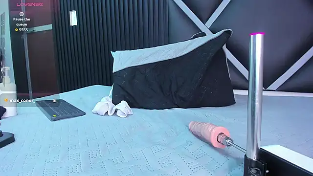 hot boy 04 online show from September 27, 2:04 pm