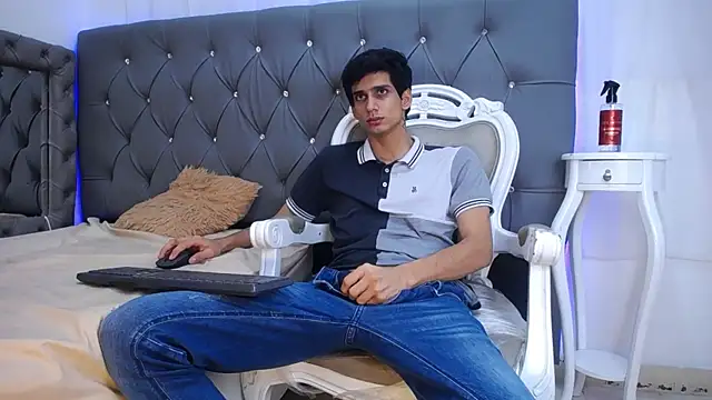 Snapshot of Sebalexis7 chatting on October 18, 3:44 am Sebalexis7 online show from October 18, 3:44 am