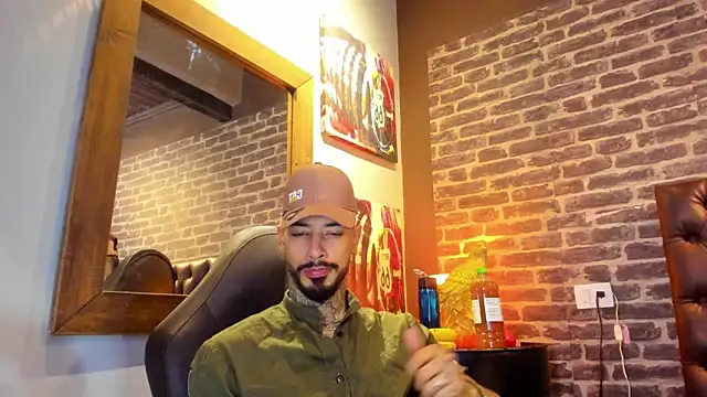 VinzenzRizzo online show from October 25, 5:53 am