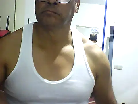 Snapshot of sexigym35 chatting on October 9, 3:55 am sexigym35 online show from October 9, 3:55 am
