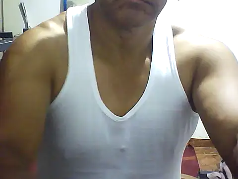 Snapshot of sexigym35 chatting on September 24, 2:44 am sexigym35 online show from September 24, 2:44 am