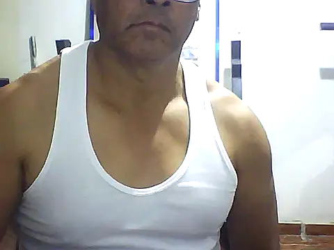 Snapshot of sexigym35 chatting on October 1, 3:54 am sexigym35 online show from October 1, 3:54 am