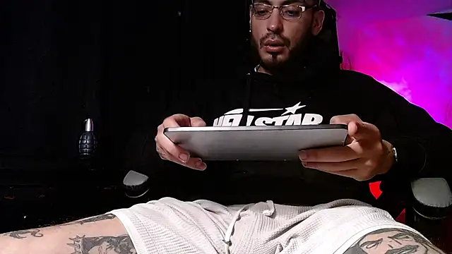 malek xarx  online show from February 14, 4:40 am