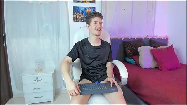 ThiagooJames online show from October 21, 2:03 am