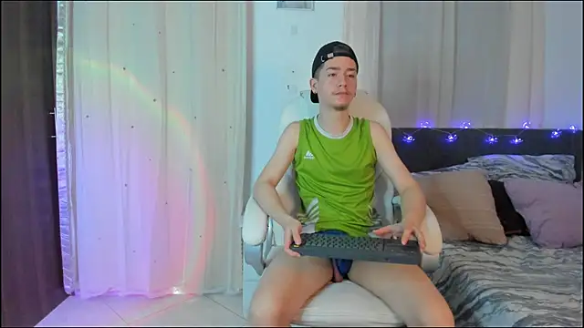 ThiagooJames online show from December 23, 3:15 am