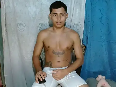 Snapshot of Lil_condor_bby1 chatting on September 27, 12:52 am Lil condor bby1 online show from September 27, 12:52 am