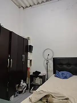 Jsanti17 online show from December 17, 1:07 pm