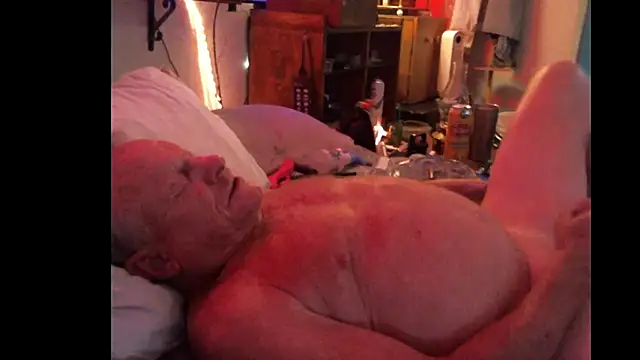 Pussyeat2please online show from November 29, 8:38 am