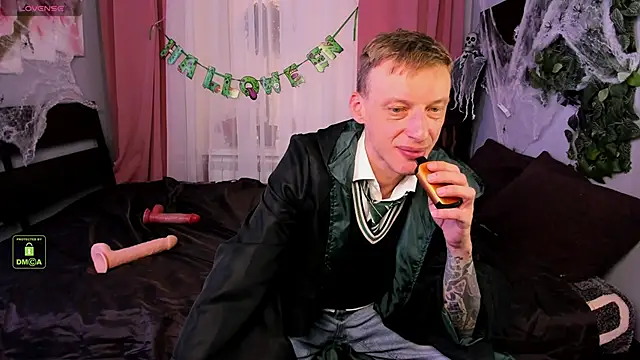 Snapshot of InkedJames chatting on October 21, 11:13 am InkedJames online show from October 21, 11:13 am