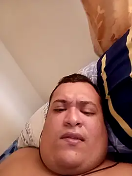 Snapshot of Andresdavid33 chatting on October 17, 2:54 pm Andresdavid33 online show from October 17, 2:54 pm