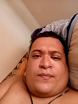 Snapshot of Andresdavid33 chatting on October 21, 7:39 pm Andresdavid33 online show from October 21, 7:39 pm