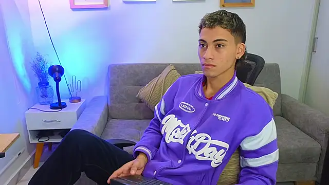 yulian vasquez online show from November 28, 12:40 pm