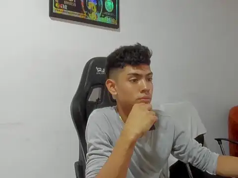 LoganTwink18 online show from March 3, 2:46 pm