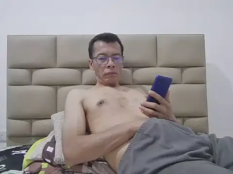 skinnylatino51 online show from January 15, 1:20 am