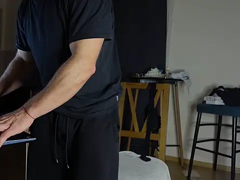 Stewart Barnz online show from April 17, 9:50 pm