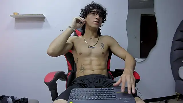Snapshot of JackesTaylor chatting on October 13, 5:35 am JackesTaylor online show from October 13, 5:35 am