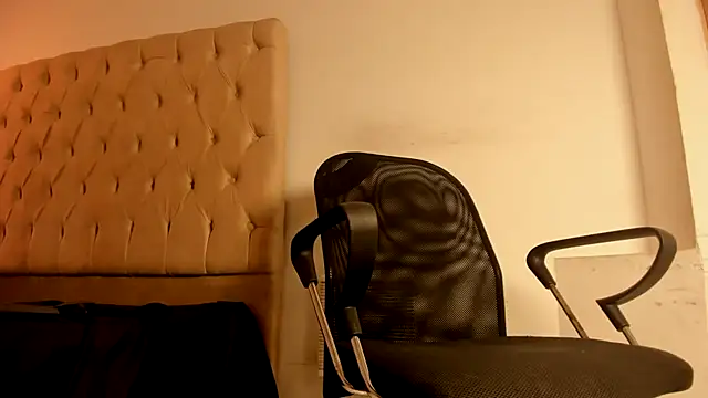 Darkknightx01 online show from September 16, 7:20 am