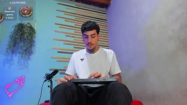 jharol cardonaa online show from October 8, 1:21 am