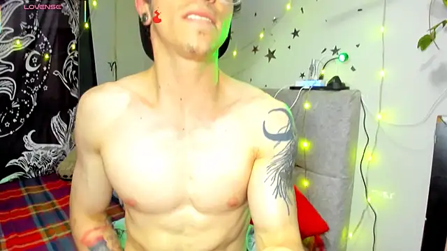 puepleholly online show from February 12, 11:00 pm