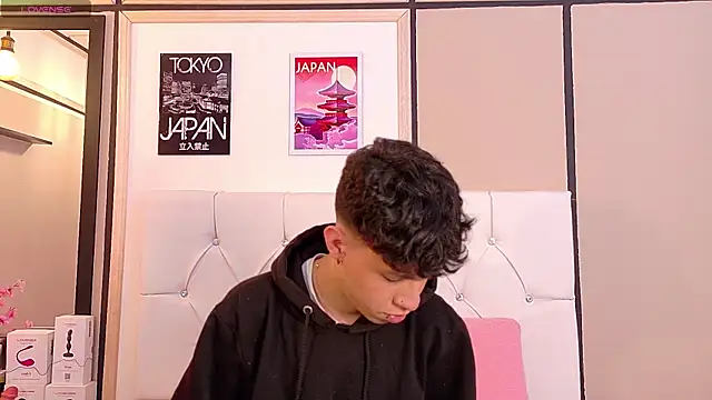 Axel  Evans online show from November 27, 12:42 pm