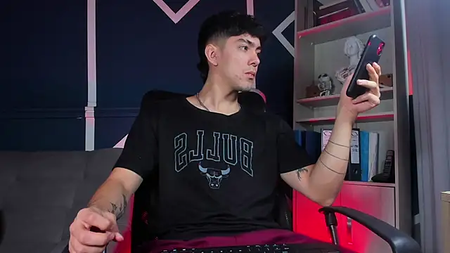 etham wolf  online show from November 19, 12:38 pm