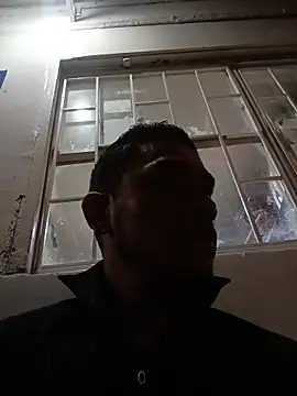Snapshot of Andreshot911 chatting on October 28, 1:41 am Andreshot911 online show from October 28, 1:41 am