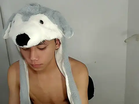 ynotyu online show from February 1, 7:12 pm