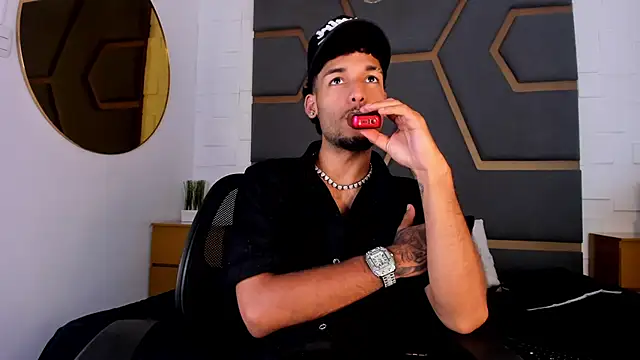 Thiagoferreti online show from November 4, 9:38 pm