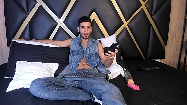 Thiagoferreti online show from March 3, 3:36 am