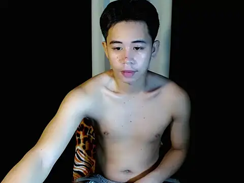Snapshot of urasianbigcock chatting on October 13, 8:04 pm urasianbigcock online show from October 13, 8:04 pm