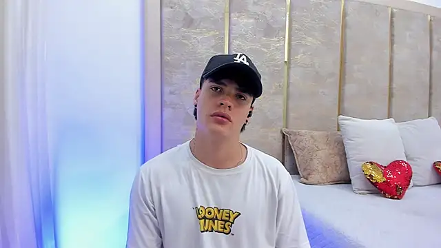 BenitoSaenz online show from October 17, 3:32 am