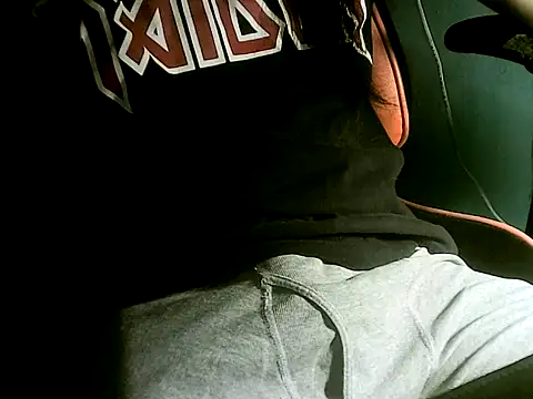 Skinny Longhair online show from November 29, 6:04 am